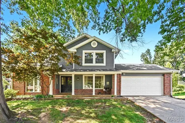 22 Normandy DR, Lake St Louis, MO 63367