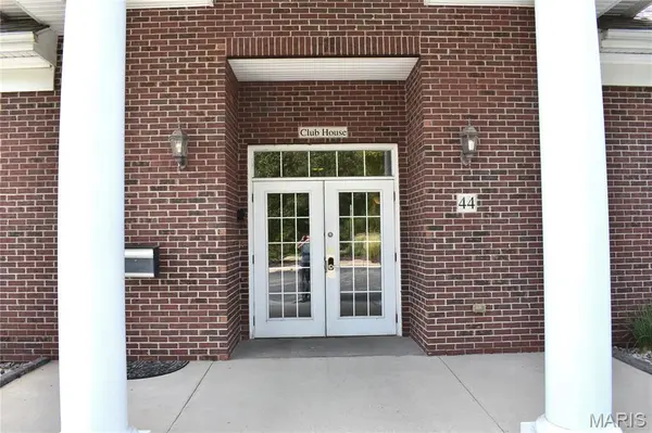31 Kassebaum LN #304, St Louis, MO 63129