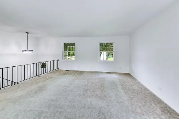 1 Knight Hill CT, Buffalo Grove, IL 60089