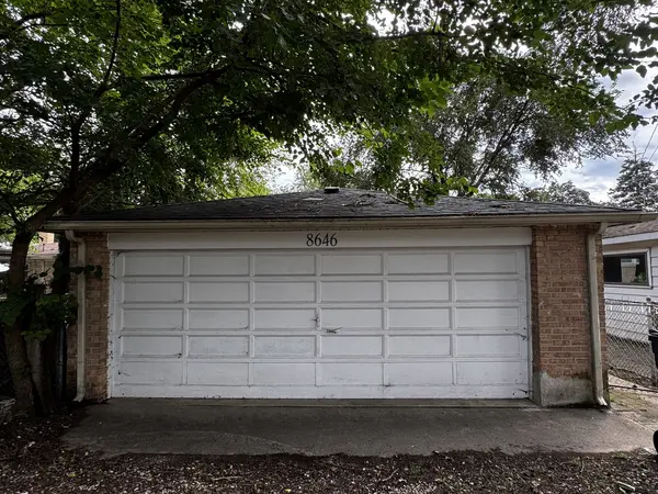 8646 Gross Point RD, Skokie, IL 60077