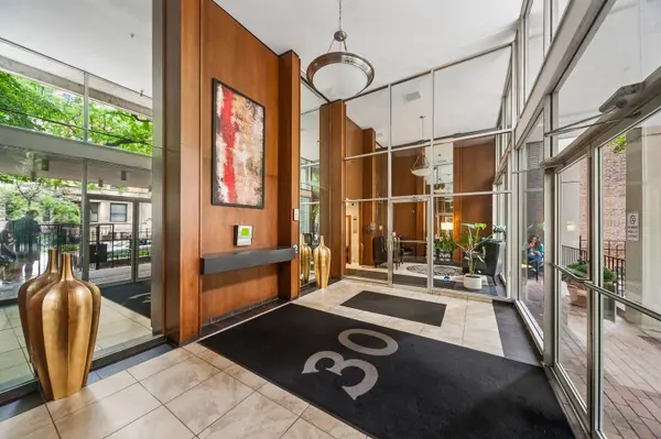 30 E Division ST #15C, Chicago, IL 60610