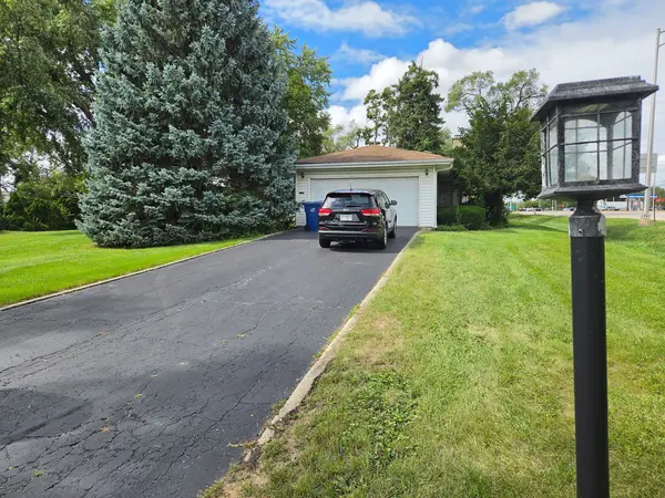 20W511 Army Trail BLVD, Addison, IL 60101