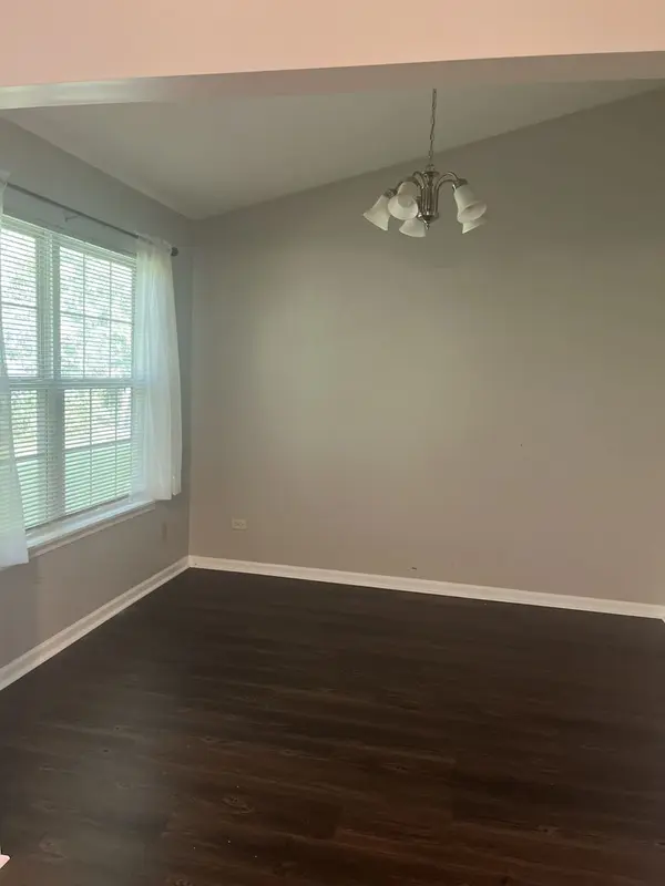 1404 W Split Oak CIR, Round Lake Beach, IL 60073