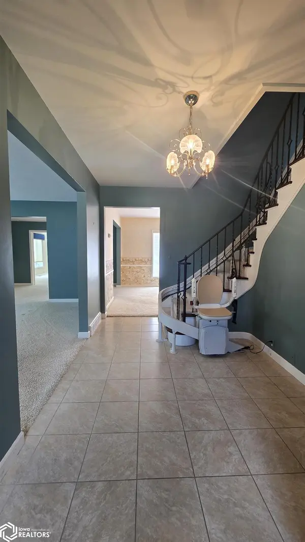 206 N 1St AVE, Lake Mills, IA 50450