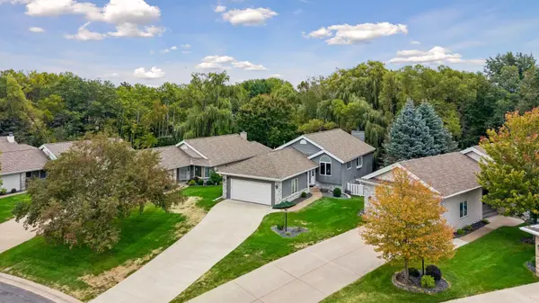 5734 Heather Ridge DR, Shoreview, MN 55126