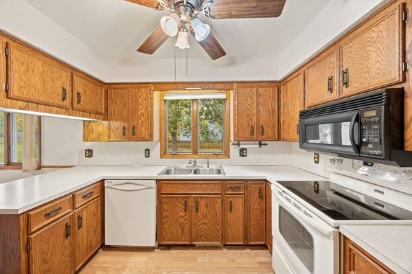 318 Stoney Point RD SW, Hutchinson, MN 55350