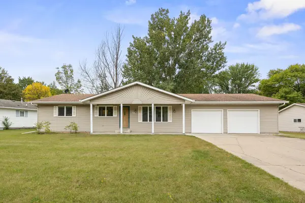 318 Stoney Point RD SW, Hutchinson, MN 55350
