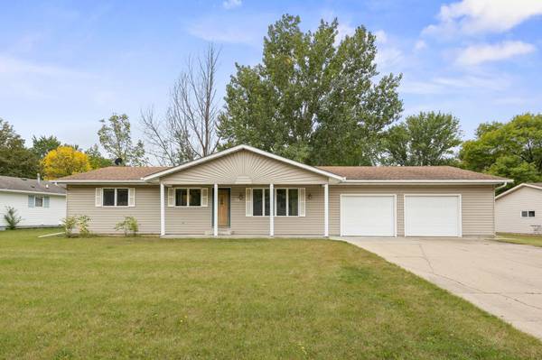 318 Stoney Point RD SW, Hutchinson, MN 55350