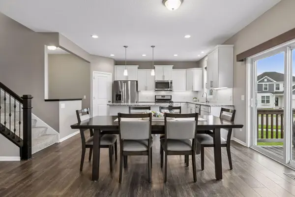 9135 Lighthouse LN, Woodbury, MN 55129