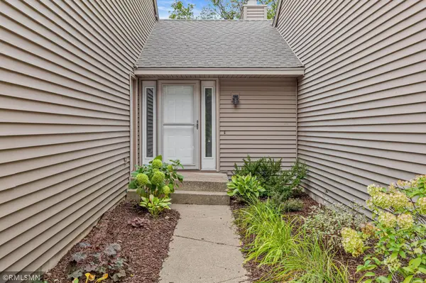 453 Hunter Hill RD, Hudson, WI 54016