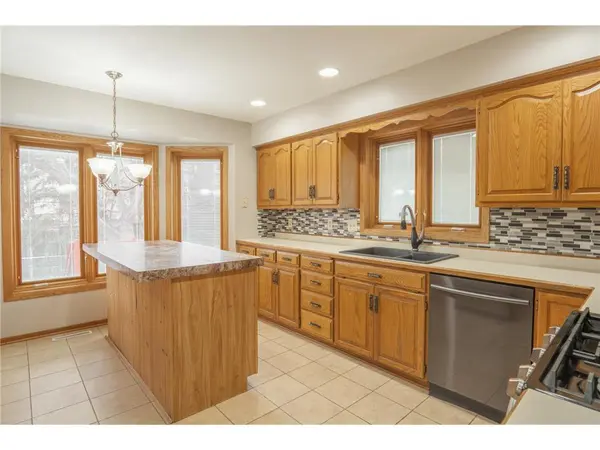 5245 Clayton Dr, Maple Plain, MN 55359