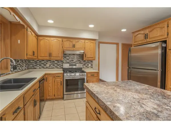5245 Clayton Dr, Maple Plain, MN 55359