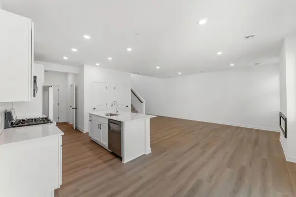 4034 Hayward AVE N, Oakdale, MN 55128