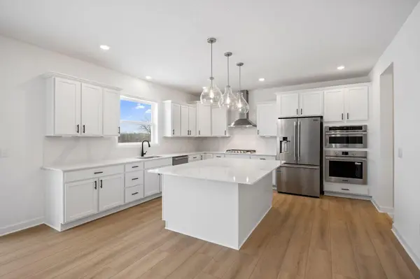1084 Adamstown DR, Rosemount, MN 55068
