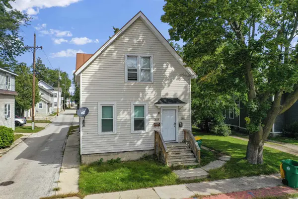 1019 E WALNUT ST, Green Bay, WI 54301-4405