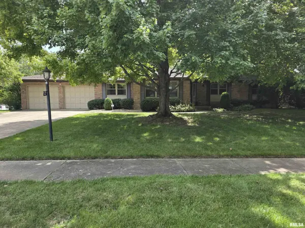 921 BIRCHWOOD DR, Washington, IL 61571