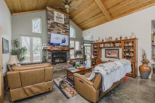 10380 SE 30th Ave, Pratt, KS 67124