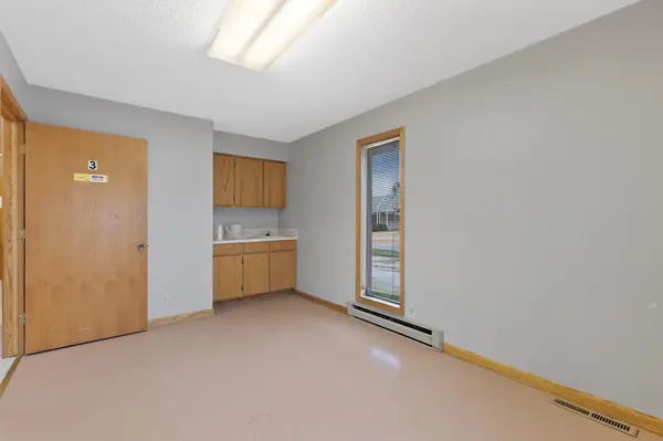 327 E Airport DR, Carthage, MO 64836