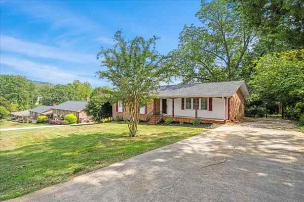 16 Starsdale CIR, Greenville, SC 29609