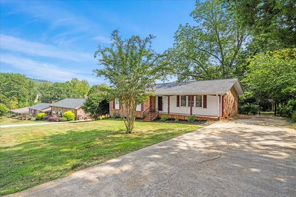 16 Starsdale CIR, Greenville, SC 29609