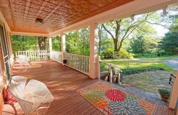 700 N Trade  (B) AVE, Landrum, SC 29356