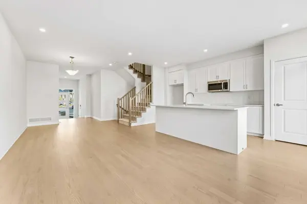 955 Locomotion LN, Kanata, ON K2V 0V4