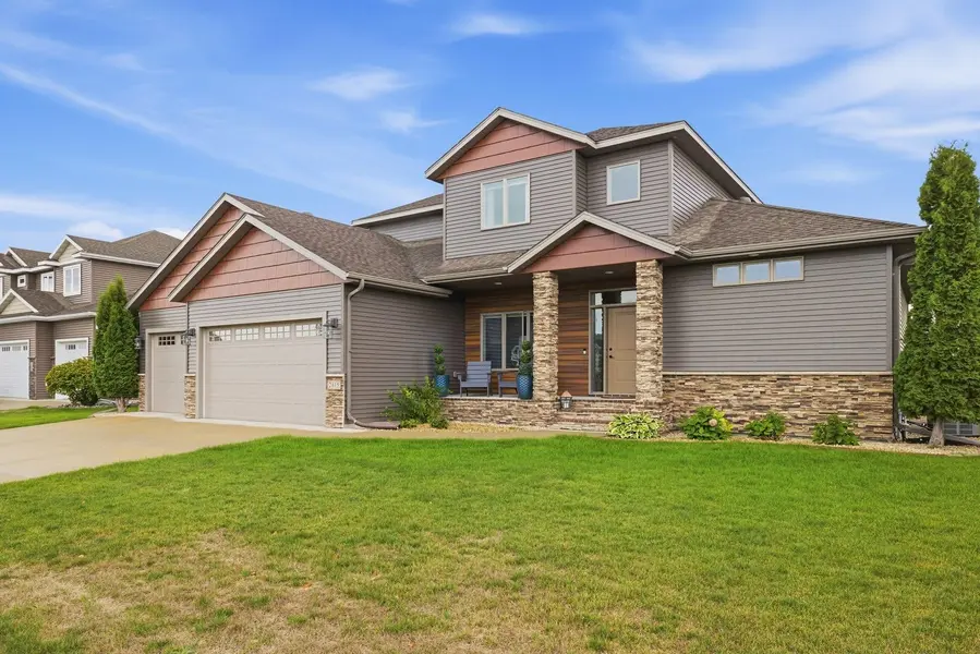 2815 PYLE LN E, West Fargo, ND 58078