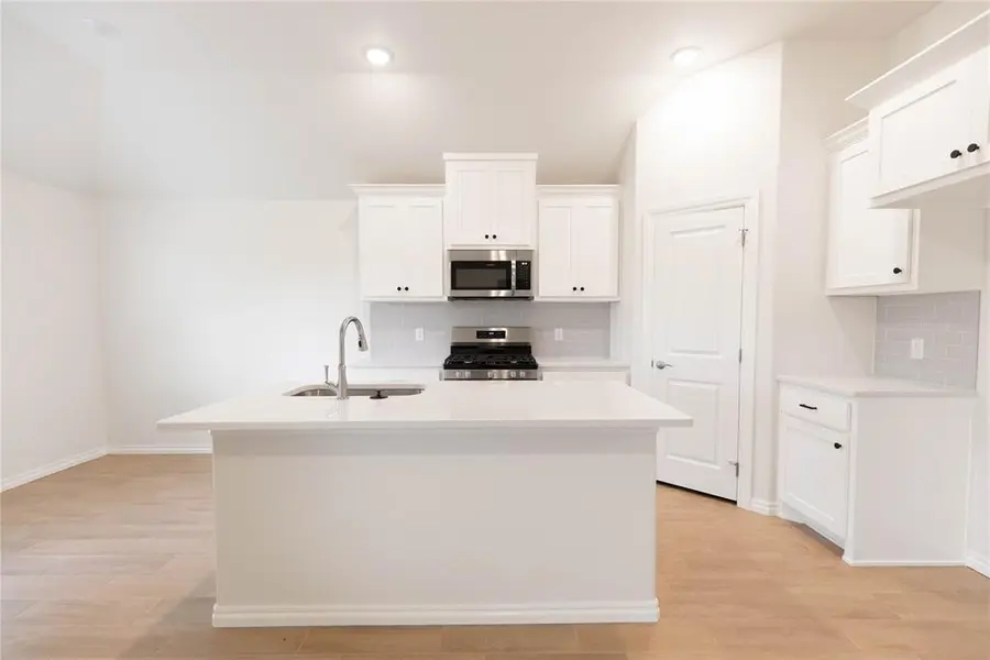 10340 SW 56th ST, Mustang, OK 73064