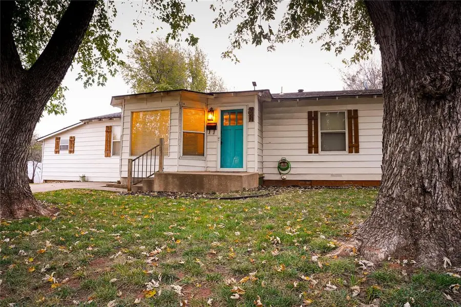 924 N Ash ST, Guthrie, OK 73044