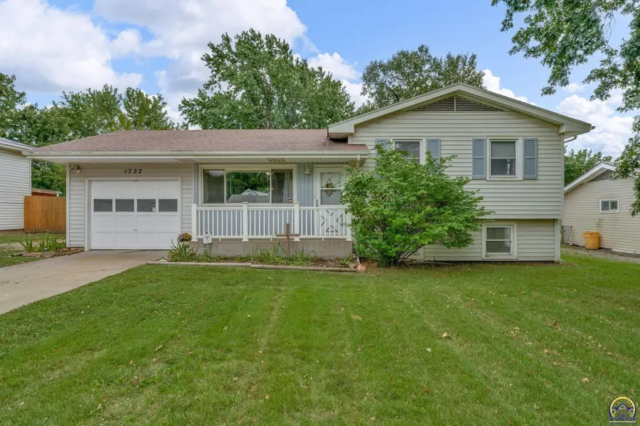 1722 SW Fairlawn RD, Topeka, KS 66604