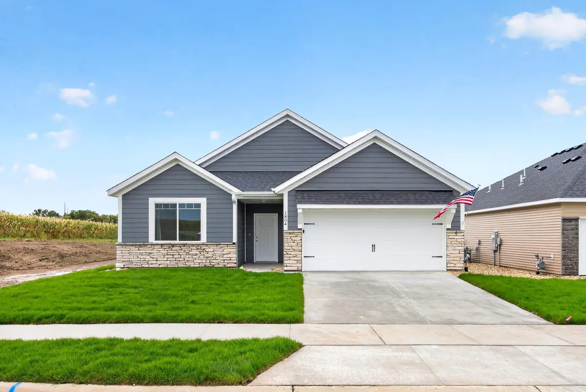1804 Dale PL SE, Pine Island, MN 55963