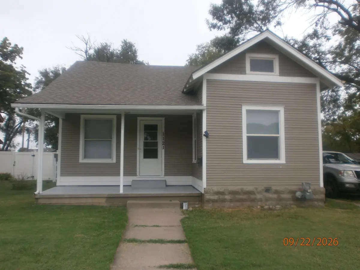 1121 E ASH, Salina, KS 67401