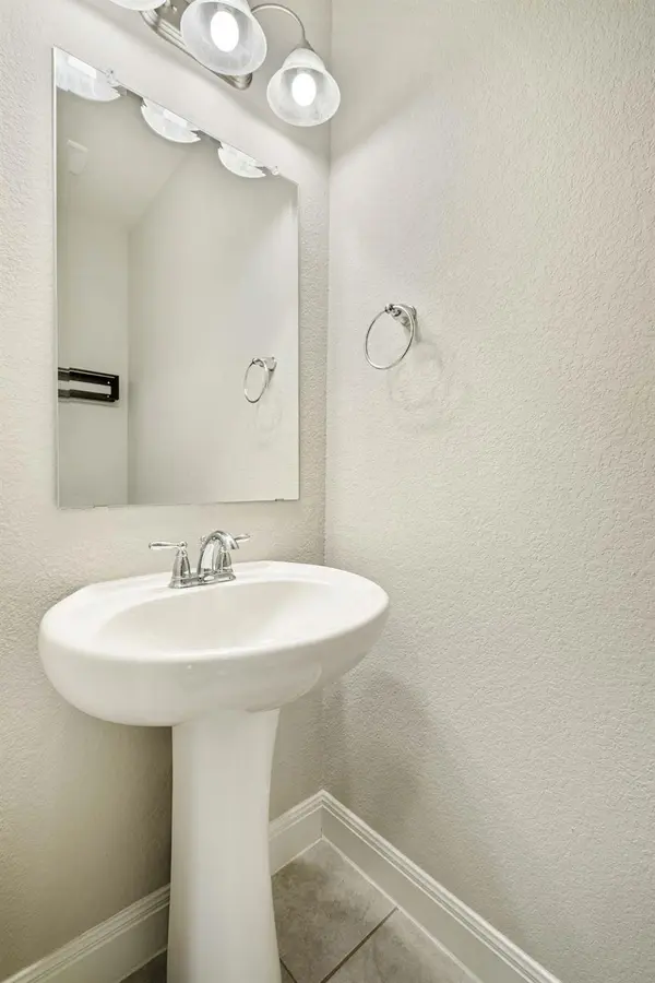 1050 Kenney Fort XING #17, Round Rock, TX 78665