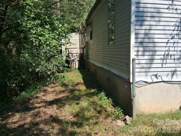 1215 Peak PL NW, Lenoir, NC 28645