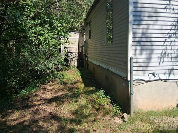 1215 Peak PL NW, Lenoir, NC 28645