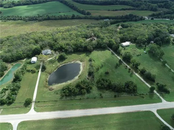 24625 Old Kc RD, Paola, KS 66071