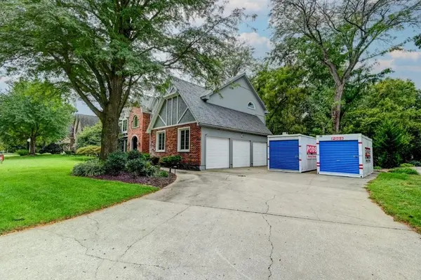 1905 NW Indian Hills DR, Blue Springs, MO 64015