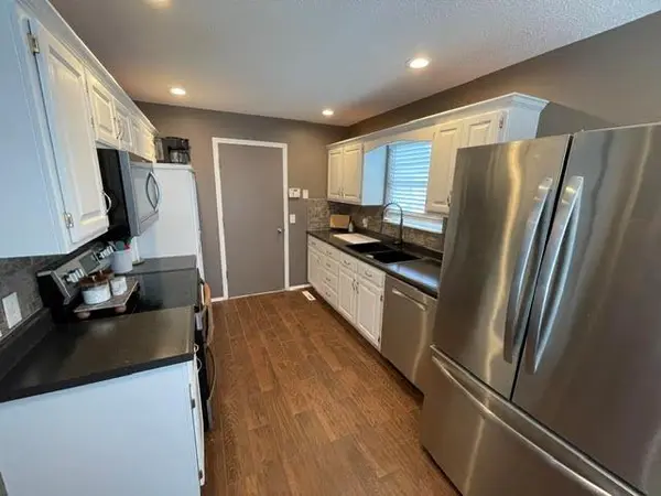 1010 Abby LN, Pittsburg, KS 66762