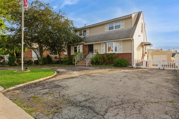 91 Grant DR, Valley Stream, NY 11580