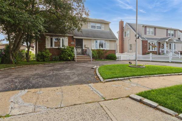 91 Grant DR, Valley Stream, NY 11580