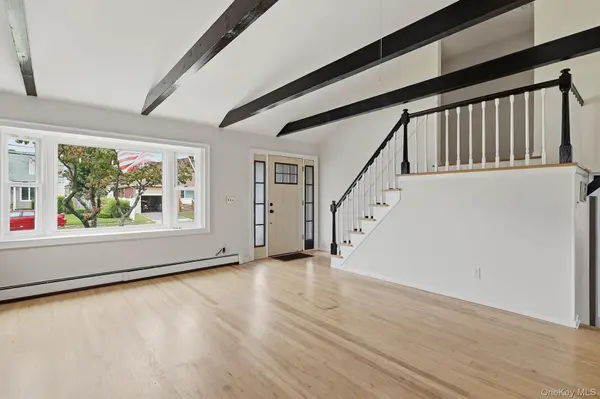 131 Fir ST, Lindenhurst, NY 11757