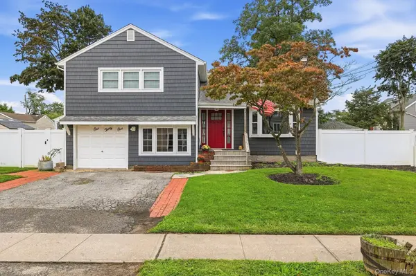 131 Fir ST, Lindenhurst, NY 11757