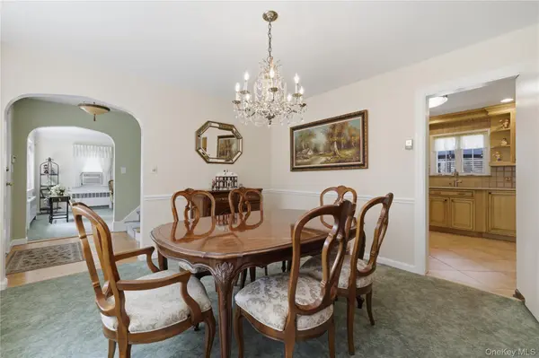 1 Beech CT, Malverne, NY 11565