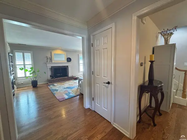 334 Woodlawn CIR, Lawrence, KS 66049