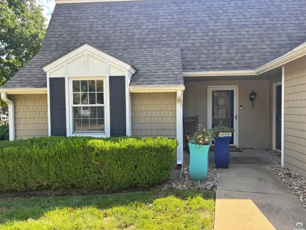 334 Woodlawn CIR, Lawrence, KS 66049
