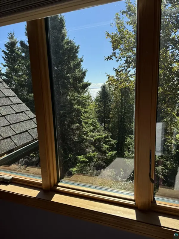 2472 Cliff View Cr, Two Harbors, MN 55616