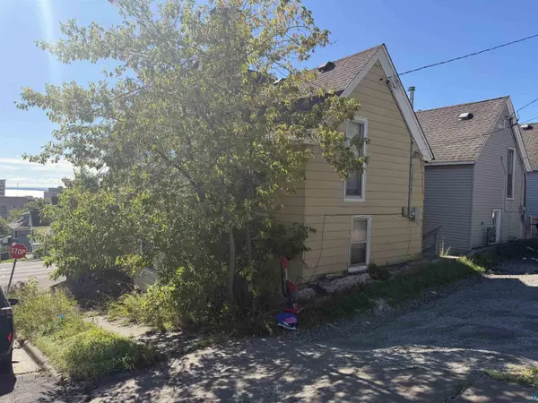 301 W 4th Street, Duluth, MN 55806