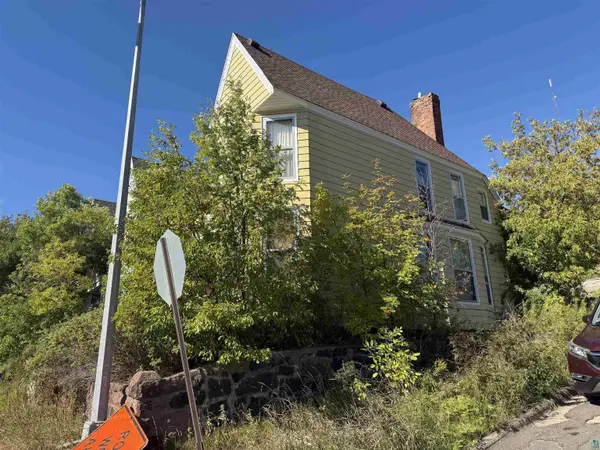 301 W 4th Street, Duluth, MN 55806