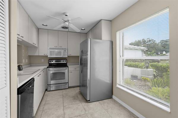 3032 RINGWOOD MEADOW #17, Sarasota, FL 34235