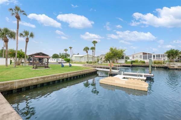 661 MOUNT PINEY AVE NE #697, St Petersburg, FL, 33702 photo 39